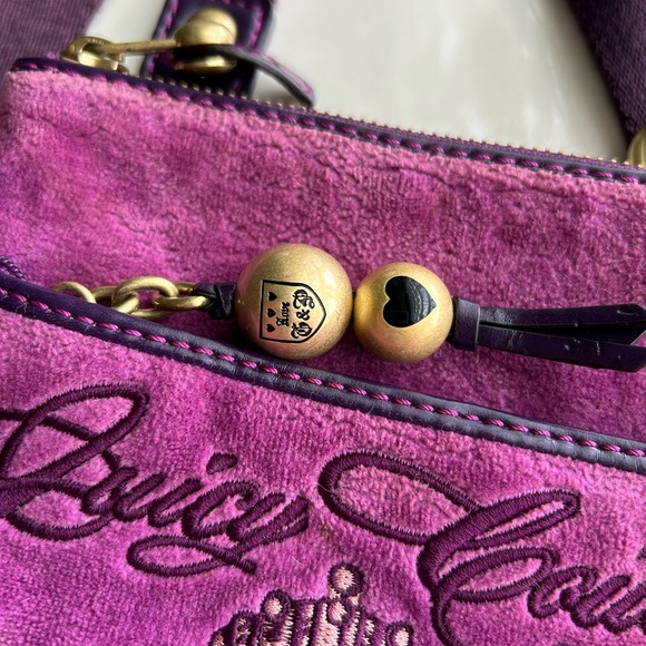 Vintage Juicy Couture Purple Velour Crossbody Bag Purse w/ Zipper Pockets Y2K - Picture 4 of 8